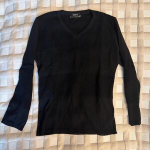 VTG Versus Black V-neck sweater